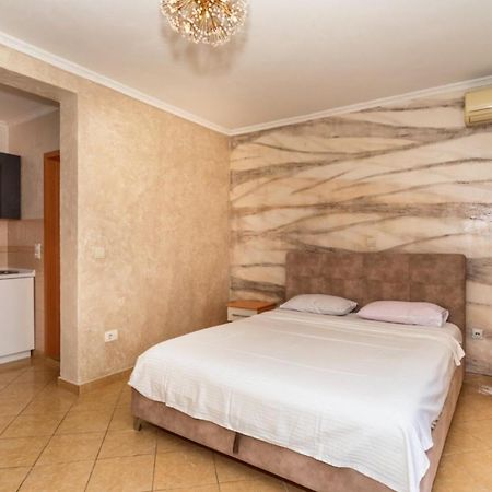 Ani Apartmani Dobra Voda Eksteriør bilde
